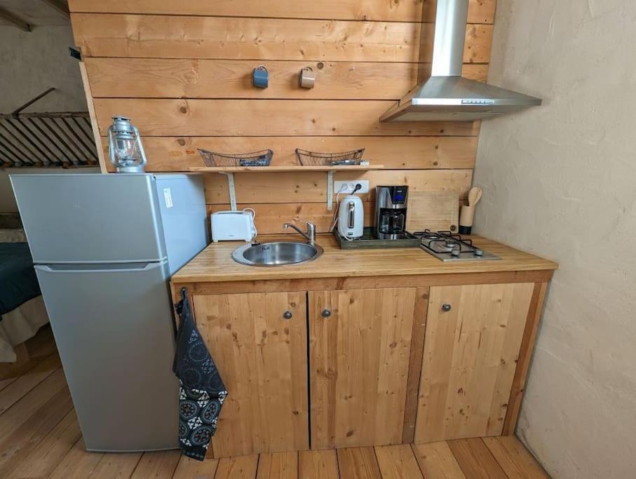 Logement - Studio Independant A Pérouges Buitenkant foto